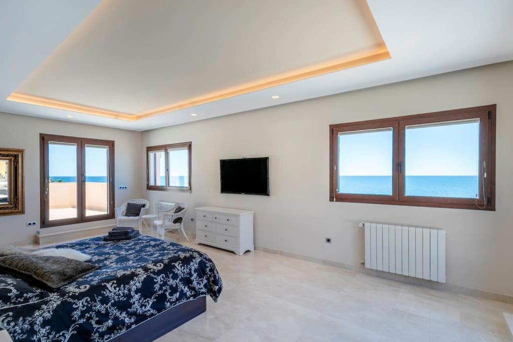 Villa Irene: Beachfront Luxury with Sea Views and Private Pool Alicante Exterior photo