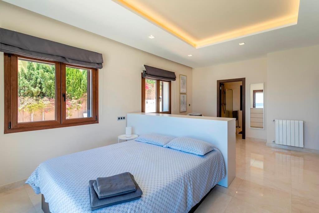 Villa Irene: Beachfront Luxury with Sea Views and Private Pool Alicante Exterior photo